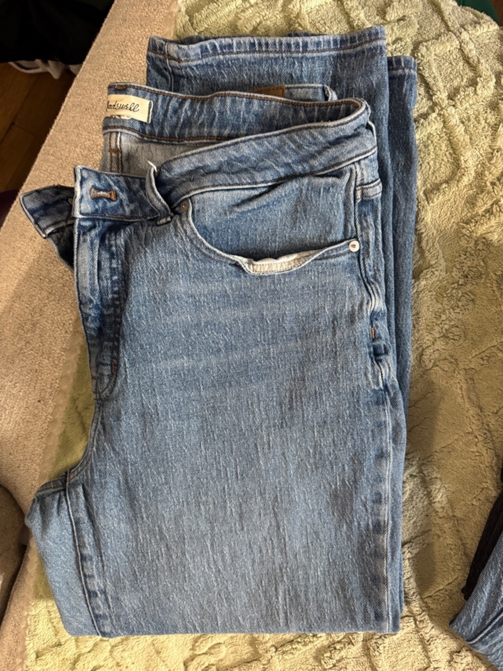 Madewell ‘90s Straight Jeans in Light Blue Wash